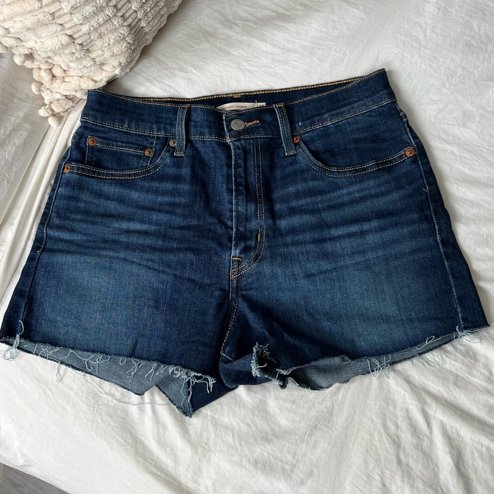Levis Womens High Rise Raw Hem Dark Wash Blue Denim Jean Shorts Size 29
